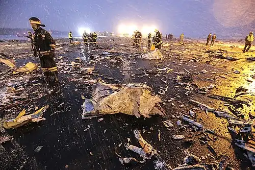 Обломки рейса 981 на ВПП №22