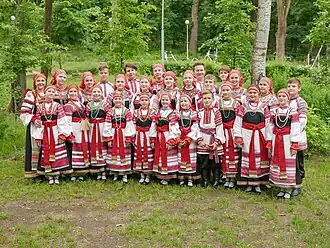 Старшая и младшая группы ансамбля