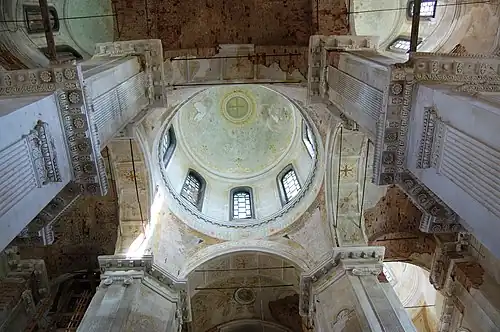 Интерьер пятикупольного храма