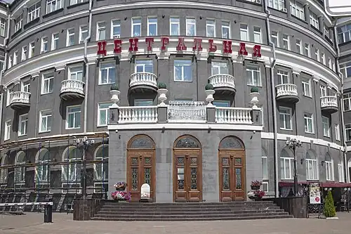 Главный угловой фасад