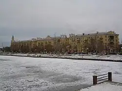 Адмиралтейская улица, 4-6-8 вид с Лебединого озера