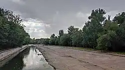 Вид на Большой Алматинский канал с моста в роще