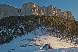 Балаган Ветренный у подножья Большого Тхача