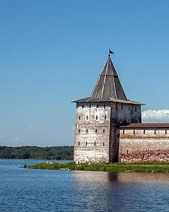 Вид на башню с озера