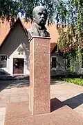 Бюст Т. Г. Шевченко возле краеведческого музея