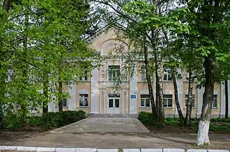 В центральной части