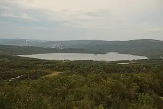 Панорамный вид на озеро летом 2013 года