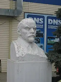 Бюст В. И. Ленина на ул. Коммунаров