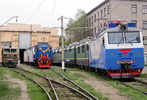 ВЛ40М-1218-1 со сплоткой ВЛ80, ТЭМ2-1573 со сплоткой ВЛ40М и ВЛ80Т-1232 на Атбасарском электровозоремонтном заводе