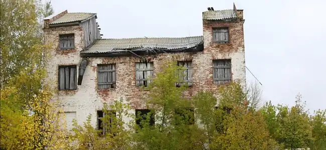 Один из корпусов завода, перестроенный в мельницу, 2014