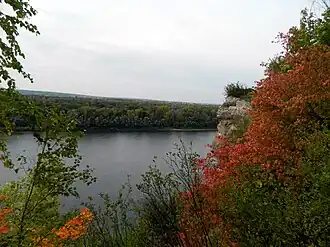 Вид с юга на Висячий Камень и реку Белую, 2020 год