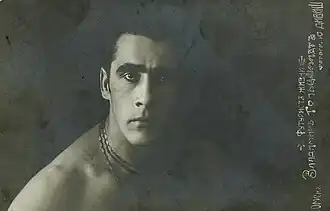 Владимир Гольцшмидт на своей лекции «Как нужно жить» в Политехническом музее 27 октября 1917 года. Фотография Ю. Дивиша