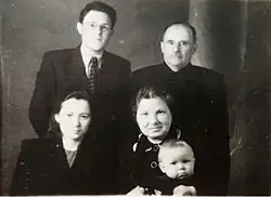 М. Ф. Воротовов (стоит справа)