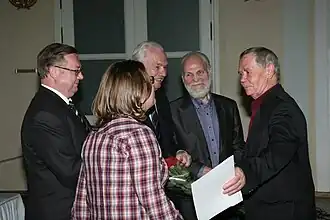 1 декабря 2011 г. Пашков Дом. Валентин Распутин (крайний справа) принимает поздравления с присуждением ему Большой литературной премии России