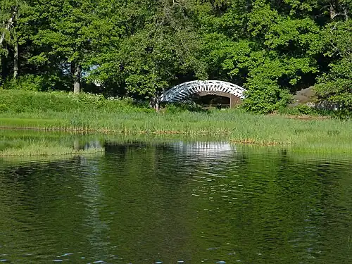 Китайский мостик в парке Монрепо