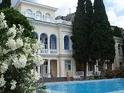 Современное здание.