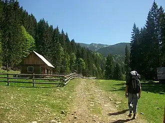 Гора Пикун со стороны села Озирна