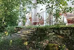 Церковь Владимирской иконы Божией Матери. Ступени храма.