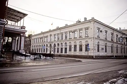 Дом № 12 — городская администрация, бывшее губернское правление