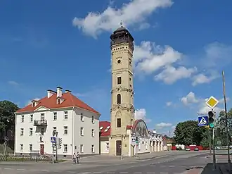 Гродненская пожарная башня и бывший флигель королевских конюшен.