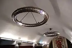 Светильники в центральном зале