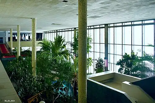 Интерьер с зимним садом