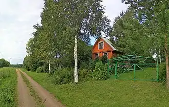 Одна из улиц деревни Ломы