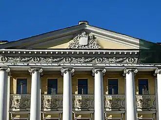 Лепнина фронтона