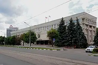 Вид на Дом Советов со стороны улицы Радищева.