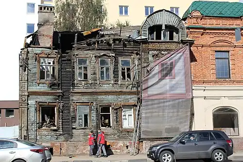 Дом Чардымова после поджога и разборки сгоревшего флигеля, сентябрь 2022 года