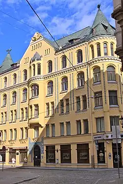 Дом с чёрными котами