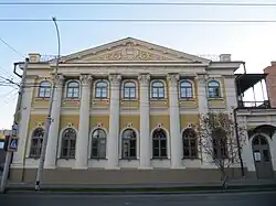 Дом 1 с колоннами улица Советская