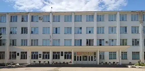 Центральный вход