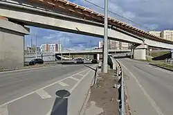 Железнодорожный путепровод к электродепо «Аметьево» у транспортной развязки «Аметьево» (апрель 2021)