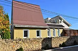 Жилой дом: ул. Чиале, 8