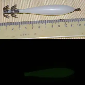 Кальмаровая блесна на свету и в полной темноте