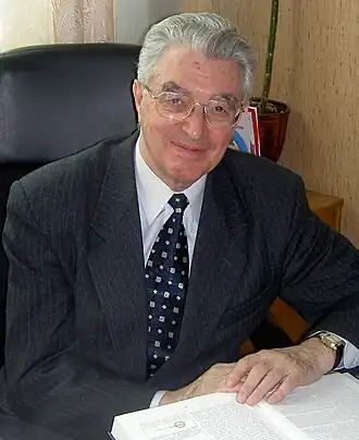 в рабочем кабинете(НЦССХ имени А. Н. Бакулева, 2005)