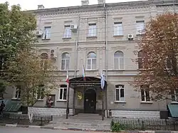 Колледж Гагарина, вход