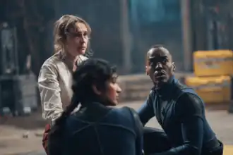 Элисс, Белинда и Доктор в горнодобывающей колонии на планете Полночь