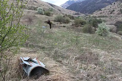 Корпус взорвавшейся кассетной бомбы у селения Моцарой.