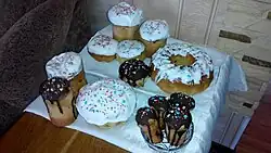 Обычные и шоколадные паски (куличи)