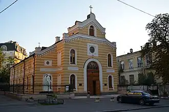 Лютеранская церковь Святой Екатерины — здание, определившее название улицы. В 1930-е годы в церкви размещался клуб воинствующих атеистов. В 1970-х годах — дирекция музея народной архитектуры и быта Украины. В настоящее время здание возвращено церкви.