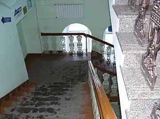 Лестница внутри гостиницы