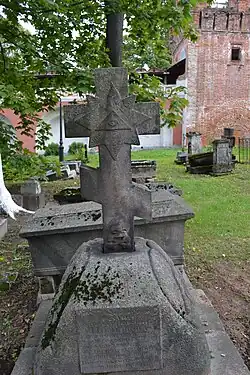 Лучезарная дельта на каменном кресте