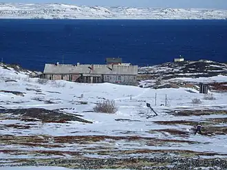 Здание метеостанции на мысе Пикшуев