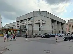 Наземный вестибюль. Вход с пандусами