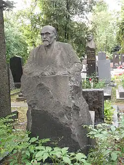 Могила Е.&nbsp;Ф.&nbsp;Лискуна на Новодевичьем кладбище.