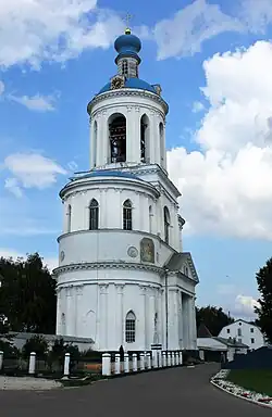 Надвратная церковь Успения Божией Матери с колокольней