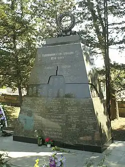 Погибшим в подводном крейсере «Курск» (2005)