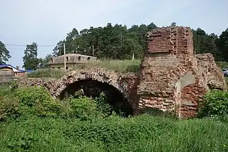 Развалины недостроенной церкви